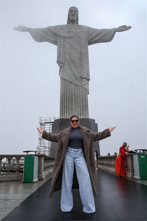 Simaria Usa Look Arrasador Nude E Botas Para Dar A Partida Na Semana