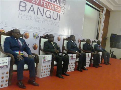 Une Vue Des Participant Au Salon International Des Mines Et Carri Res