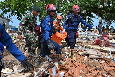 Indonesia Tsunami: Locals Warned of More Waves After Volcano Begins ...