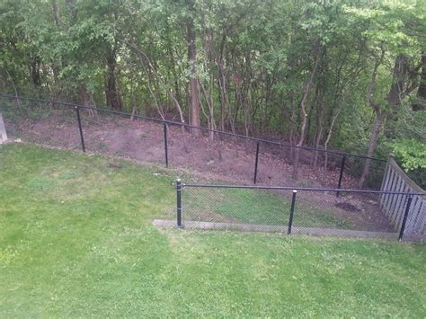 Brilliant Fence On Slope Ideas For A Stunning Yard Makeover