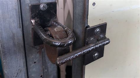 Genius Homemade Auto Lock Door Latch Grate Diy Idea Door Latch Self Lock Youtube