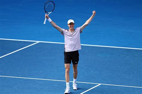 Tennis Super Jannik Sinner Trionfa Soffrendo Agli Australian Open