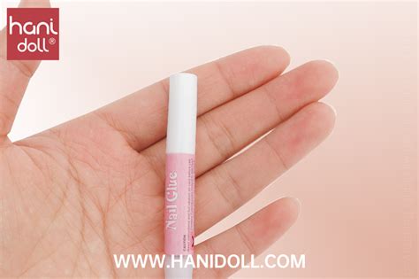 Applying False Eyelashes To Sex Dolls