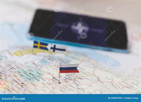 Banderas De Finlandia Y Suecia Y Rusia En El Mapa De Europa Bandera De