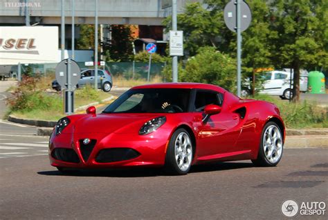 Alfa Romeo 4C Review