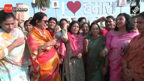 Watch BJP Women Workers Celebrate Introduction Of Women S Reservation