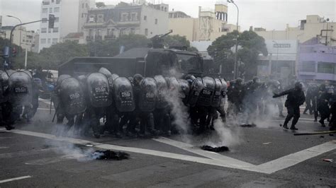 Liberaron a los detenidos en la represión y les pusieron una restricción