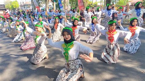 Tari Petik Kopi Bondowoso Kirab Pataka Hari Jadi Provinsi Jawa Timur Ke