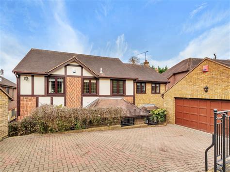 Bed Detached House For Sale In Woodclyffe Drive Chislehurst Kent