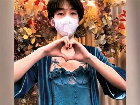 As China Bans Women Modelling Lingerie Men Fill In Times Of India