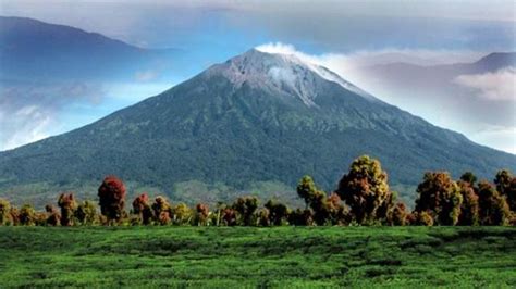 Terjadi Erupsi Gunung Kerinci Jambi Berstatus Waspada Genpi Co