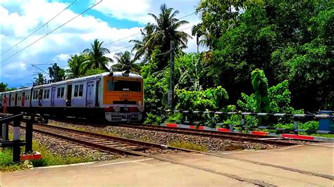 Emu Local Train Furious Skipped At Rail Gate 😱 Youtube