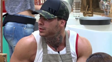 A Fazenda Léo Stronda se revolta Gabi após falar sobre nude