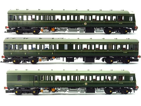 Bachmann 35 500SF Class 117 3 Car DMU In BR Green Livery With Speed