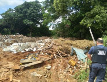 GM Flagra Descarte Irregular De Entulho No Jd Nossa Senhora De Lourdes