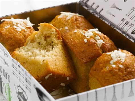 Cake Moelleux à La Noix De Coco Facile Découvrez Les Recettes De Cuisine Actuelle