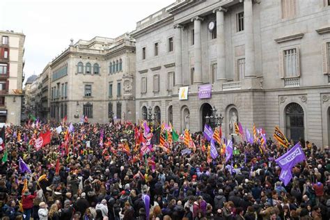 Marchas E Greves Marcam Dia Internacional Da Mulher Pelo Mundo