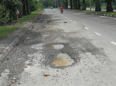 Jalan Rosak Di Semenanjung Dah Tahap Tak Boleh Pakai Kos Baiki Boleh