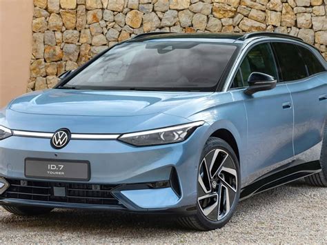 Nuova Volkswagen ID 7 Tourer Svelata La Station Elettrica Per Viaggi A