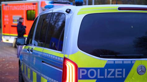 T Dlicher Unfall In K Ln Lkw Biegt Ab Und Erfasst Radfahrerin