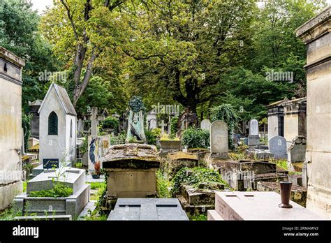 El Monumental Cementerio De Montmartre Construido A Principios Del