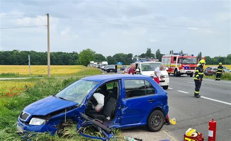 TRAGIKUS BALESET Két személyautó ütközött a 63 ason Dunaszerdahely