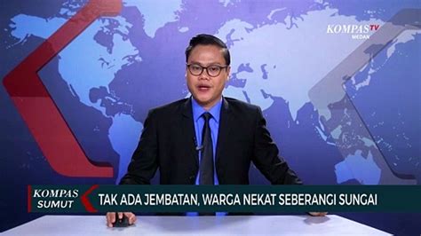 Warga Nias Selatan Bertaruh Nyawa Melintasi Sungai Berarus Deras