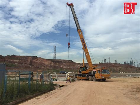 Binh Tien Crane leases lifting equipment at Nghi Son Refinery Công ty