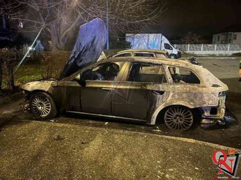 Caselle Torinese Due Auto In Fiamme In Via Gandhi