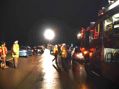 Ein Toter Bei Einem Unfall Auf Der A In Der N He Von Straubing