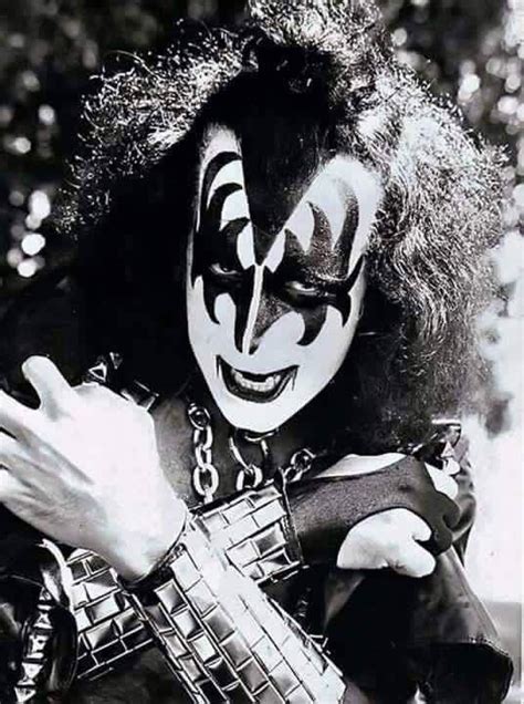 Pin Tillagd Av Lee Thomson P Gene Simmons