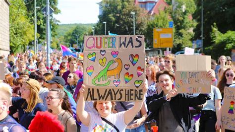 Tausende feiern bunt und gut gelaunt den CSD in Göttingen