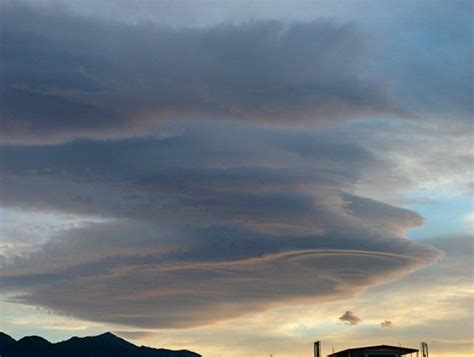 L Affascinante Nuvola Astronave Una Rarissima Nube Lenticolare