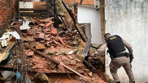 Casa Desaba Durante Forte Chuva E Uma Pessoa Morre Em Valadares