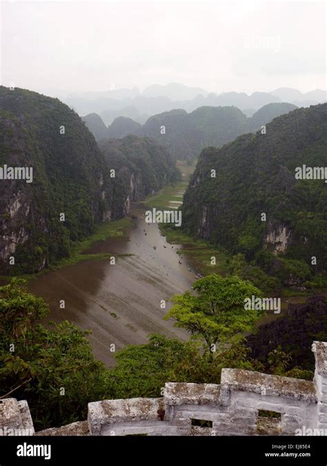 Tam coc caves hi-res stock photography and images - Alamy