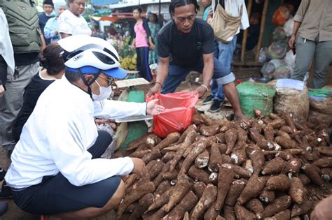 Festival Rebus Makassar Danny Pomanto Gowes Menuju Pasar Terong Pluz Id