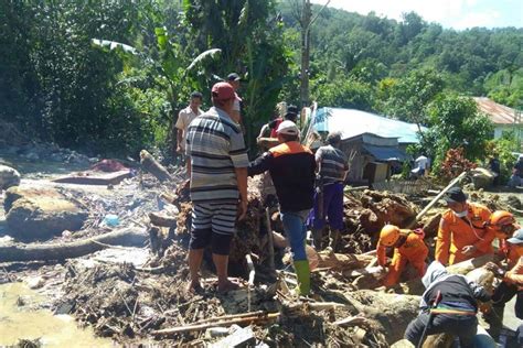 Korban Banjir Bandang Di Kulawi Sulteng Masih Bertahan Di Pengungsian