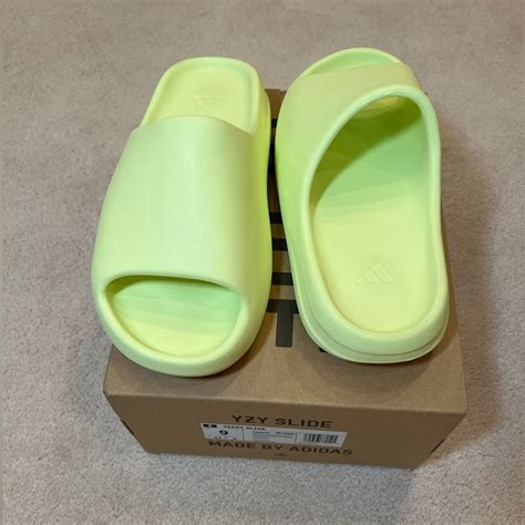 Yeezy Slides Glow Green Gem