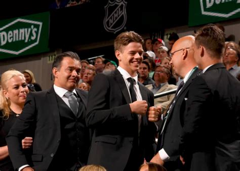 Hockey30 Ça fait longtemps que le père de Kotkaniemi ne l attend