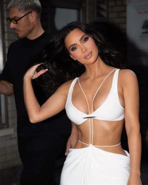 Celeb T H I C C MILF Kim Kardashian Nude Photo 41 The
