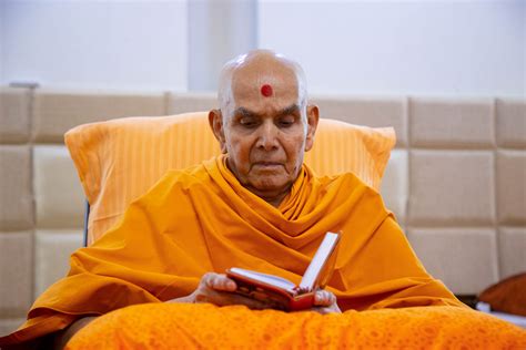 January Hh Mahant Swami Maharaj S Vicharan Atladara