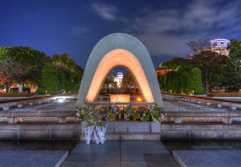 Cenotafio En La Paz Memorial Park De Hiroshima Foto Editorial Imagen