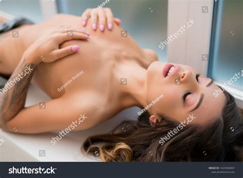 Naked Attractive Woman Lying Down On Stock Photo 1424506007 Shutterstock