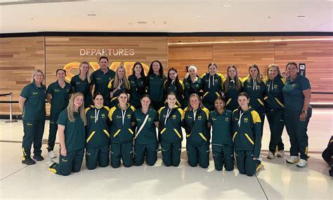 Las Futuras Estrellas Del Softbol Australiano Llegan A Dallas Para El