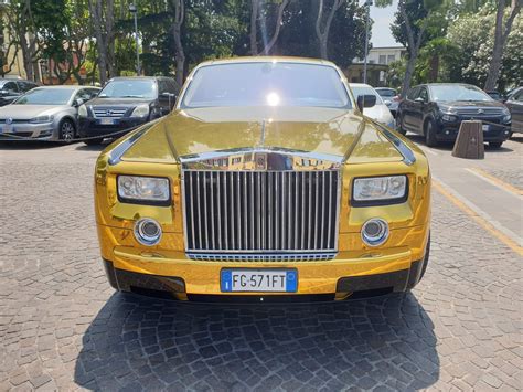 Golden [Rolls Royce Phantom] in Italy. : spotted