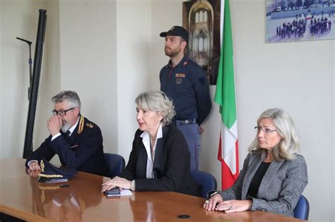 Il Questore Giuseppina Maria Rita Stellino Lascia Ravenna Il Saluto In