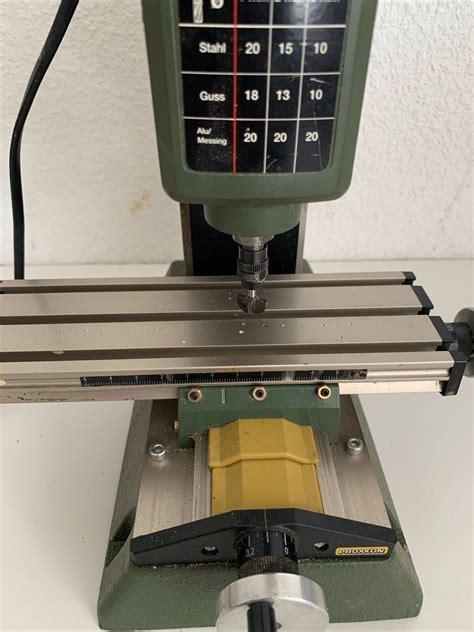 Proxxon MF 70 Micro Fräse Bohr Fräsmaschine Feinfräse 100 Watt grün