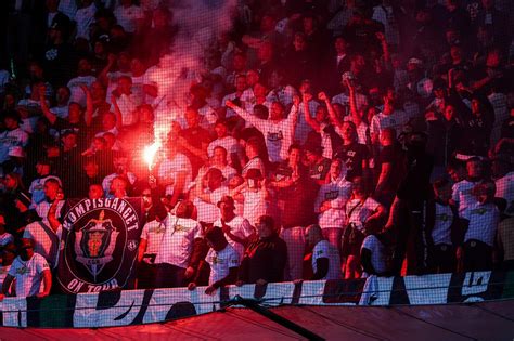 Twente Hammarby In Tribuna Scoppia Una Maxi Rissa Tra I Tifosi