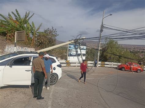 Veh Culo Choca Contra Poste En Alto La Villa Prensa Regional