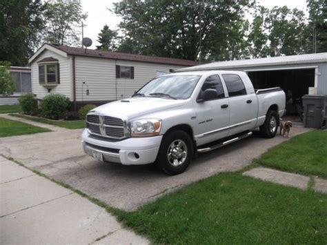 Sell Used 2006 Dodge Ram 1500 Slt 4 Door Mega Cab 57l Hemi Truck In Brillion Wisconsin United